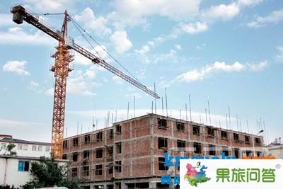 一座座“高吊”在城中村不停運轉(zhuǎn)，“城中村酒店”也在與日俱增